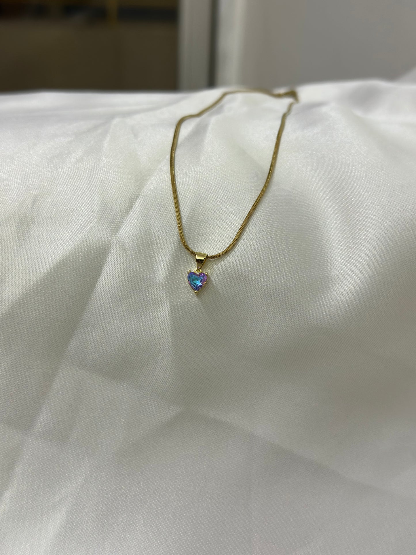 Cadena con dije en forma de corazón swarovski