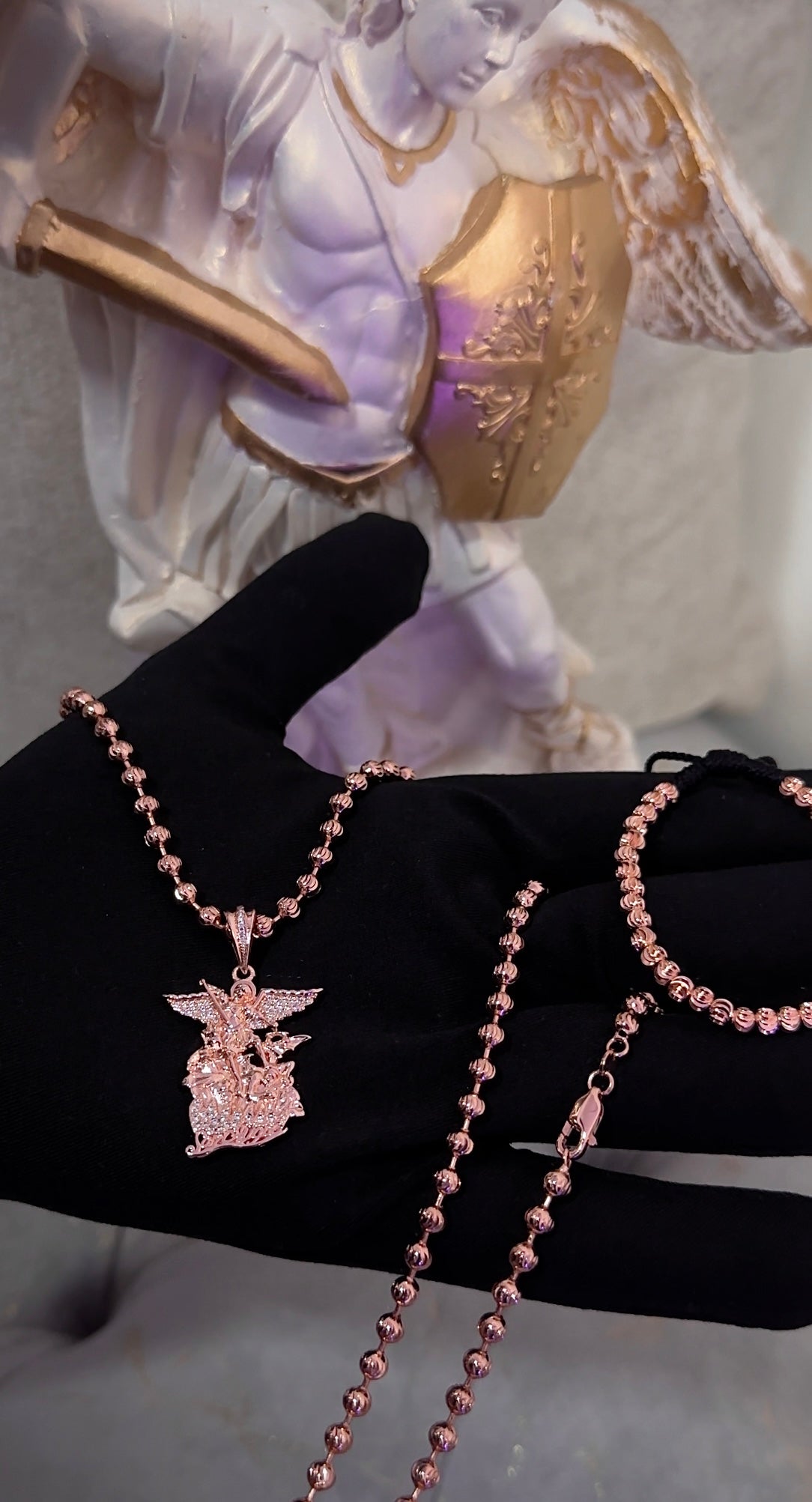 Cadena militar diamantado con baño en oro rosa y dije san Miguel arcángel