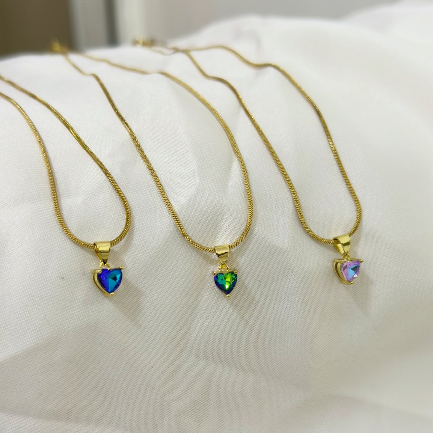 Cadena con dije en forma de corazón swarovski azul