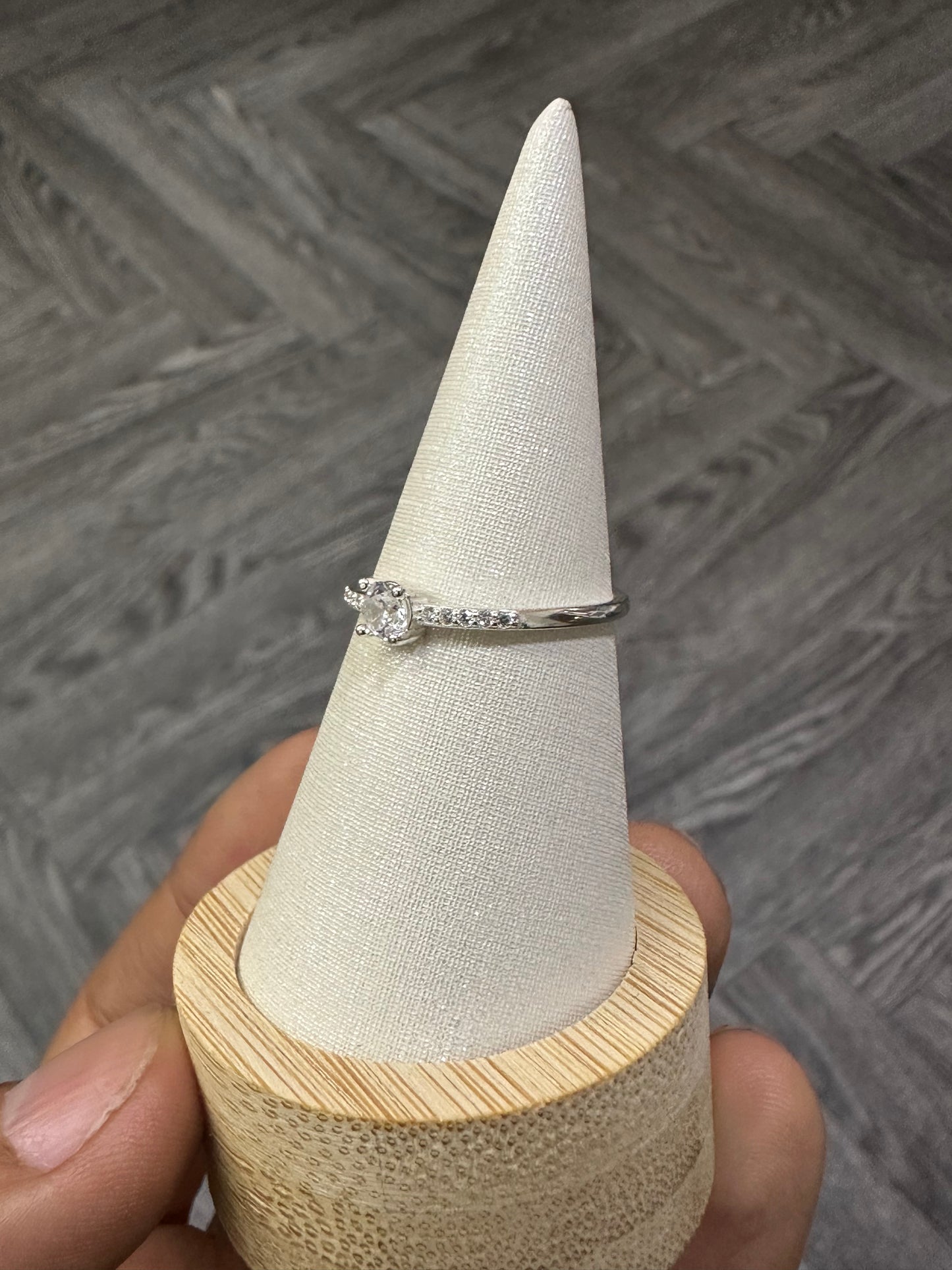 Anillo promesa circon mediando