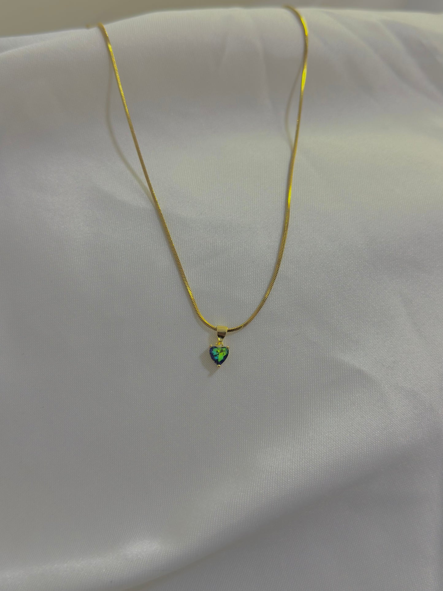 Cadena con dije en forma de corazón swarovski