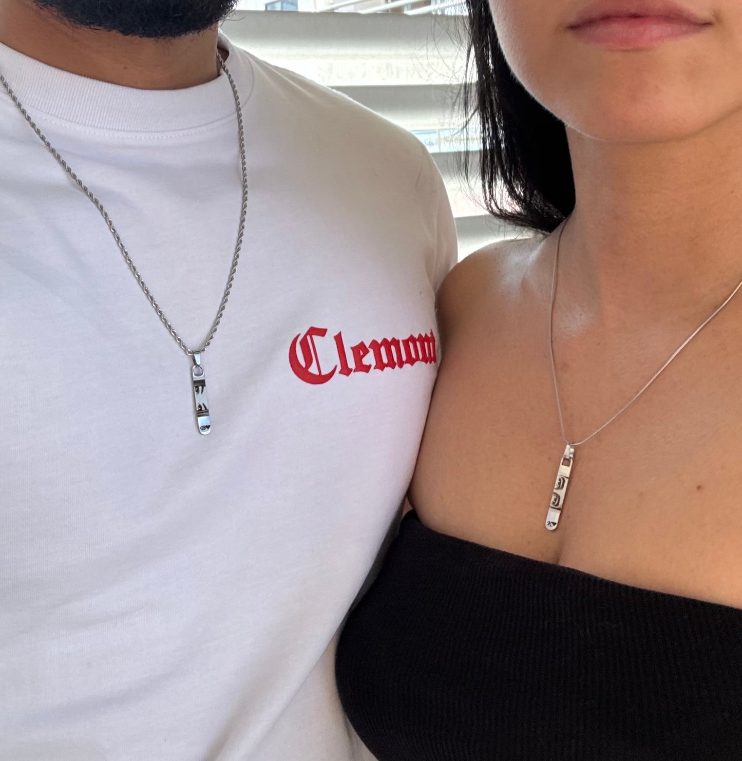 Cadena mirada e inicial para pareja