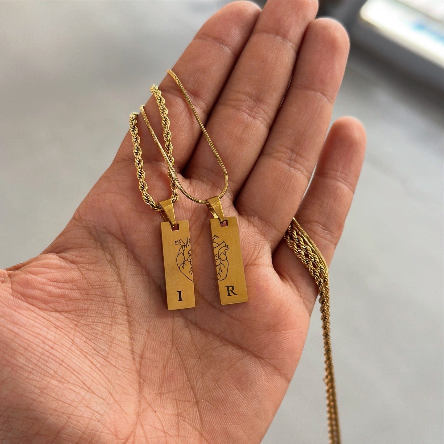 Cadenas personalizadas con dije largo corazón dorado