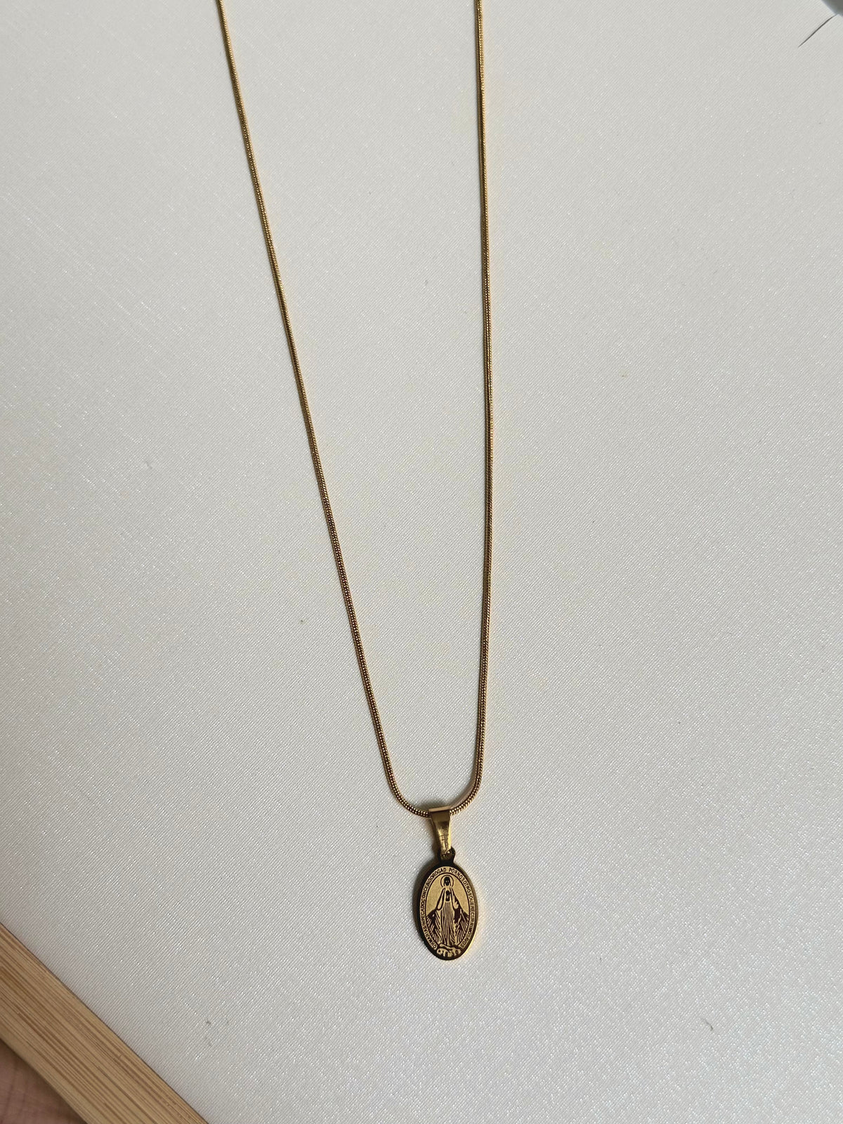 Cadena para dama con dije de virgen