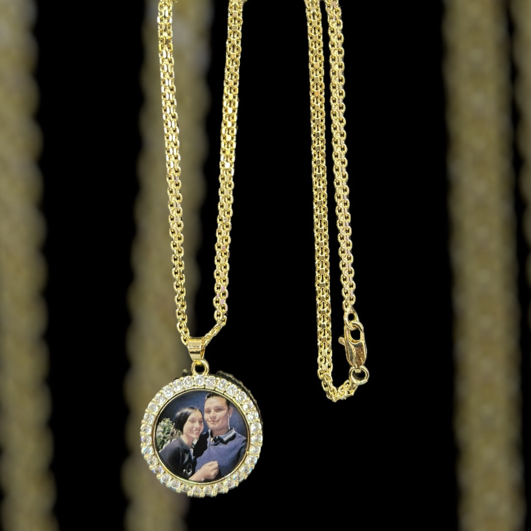 Cadena y dije circular en oro laminado personalizado con foto