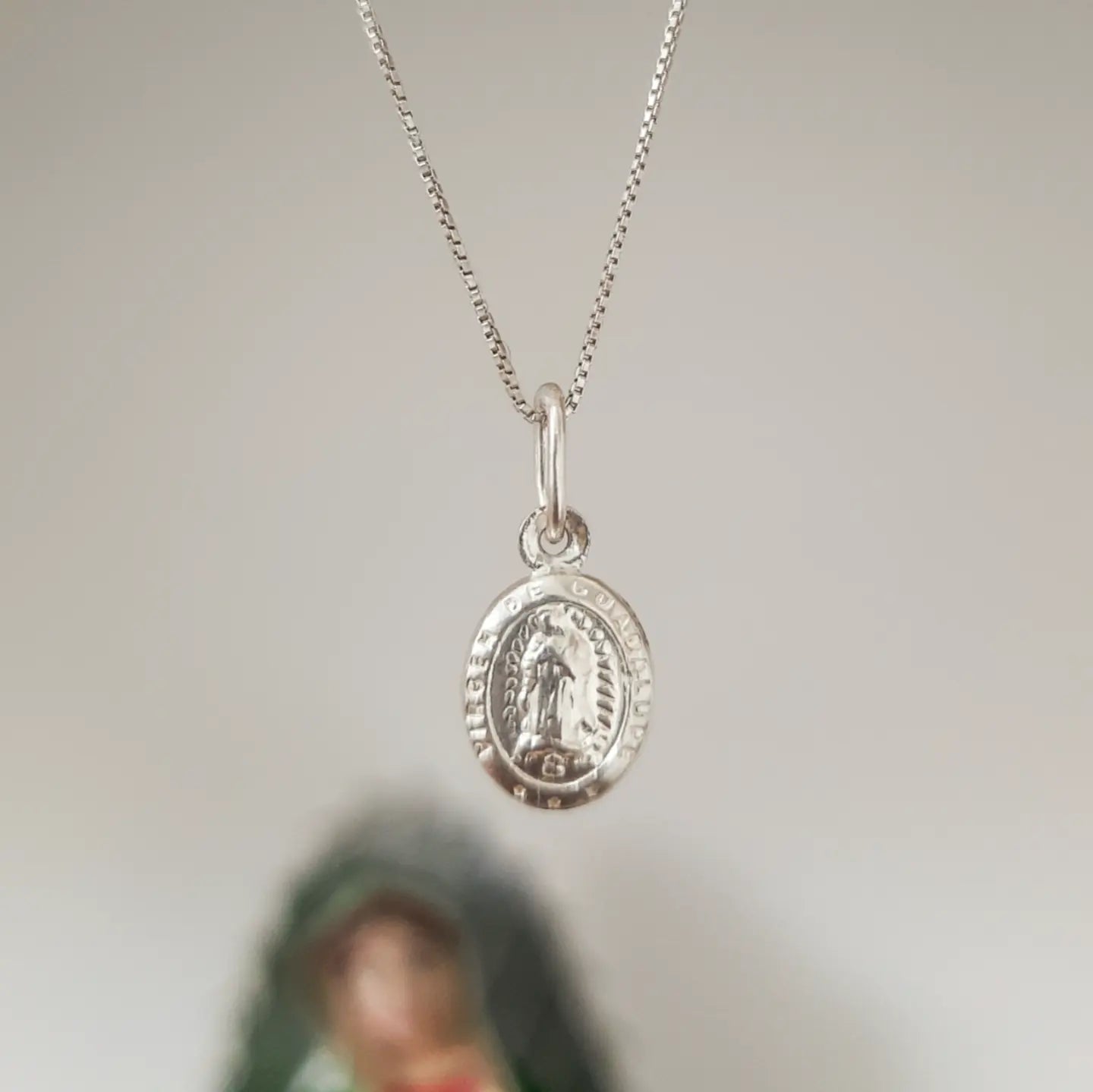 Cadena virgen de Guadalupe en plata