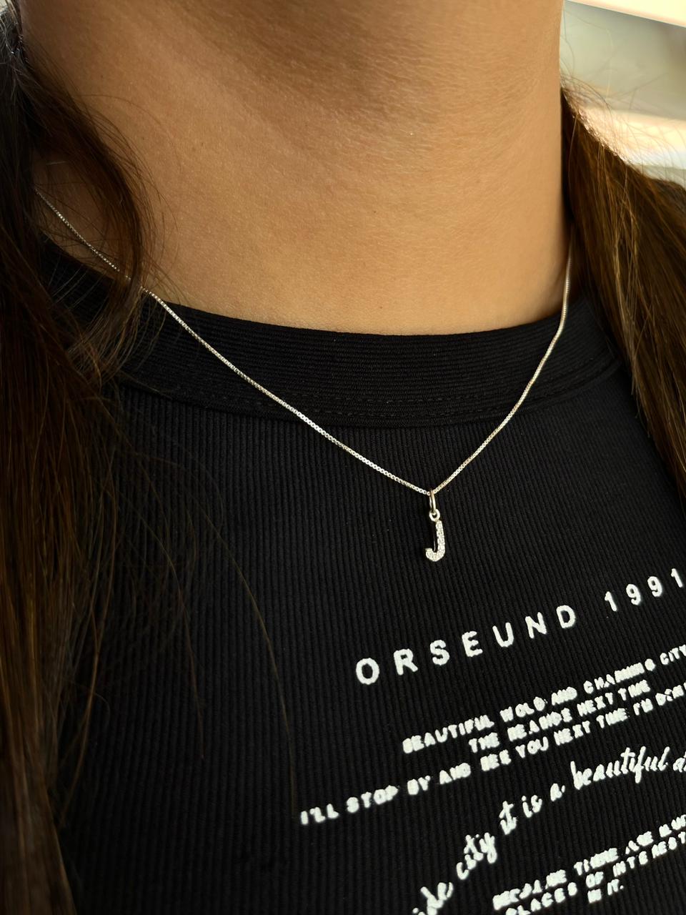 Cadena en plata con dije de inicial