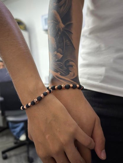 Pulseras en neopreno con balines diamantados color oro rosa