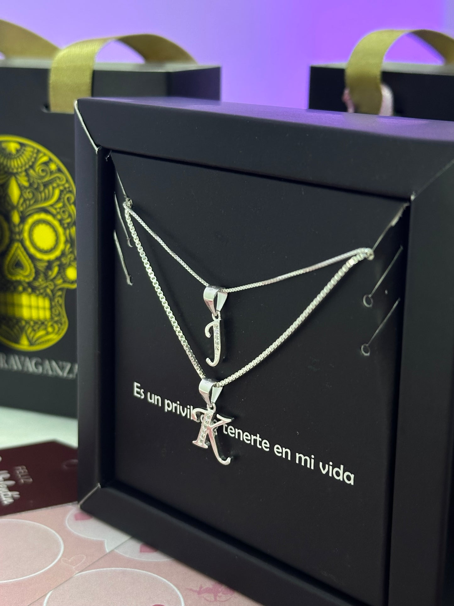 Cadena en plata para pareja con inicial (las dos cadena )