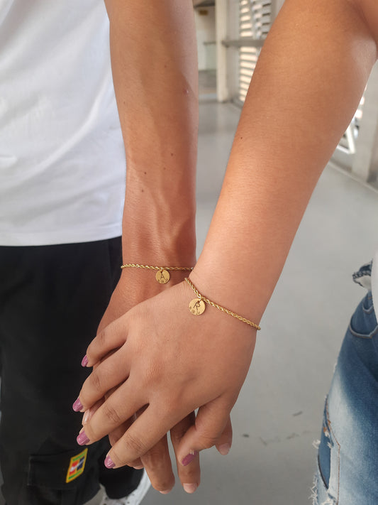 Pulsera lazo con iniciales (Dorado)