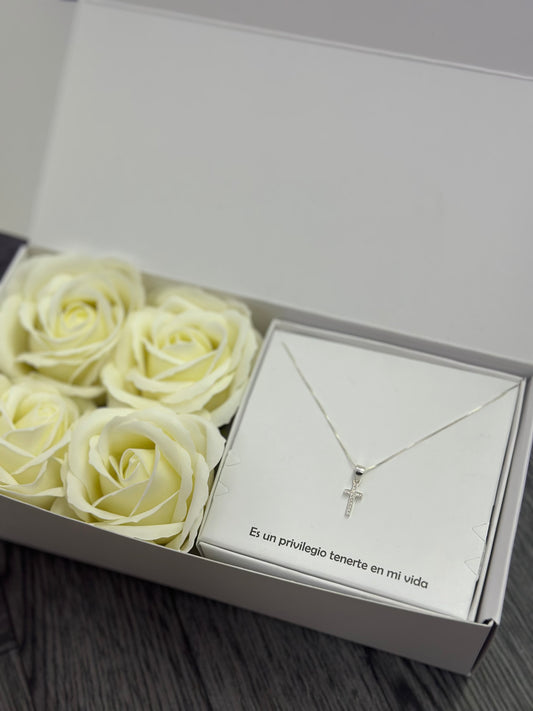 Combo rosas eternas y cadena en plata con cruz