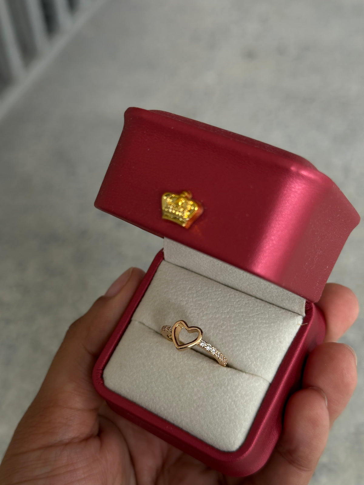 Anillo promesa silueta corazón con baño en oro 18k