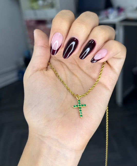 Cadena cruz circón verde en acero para hombre