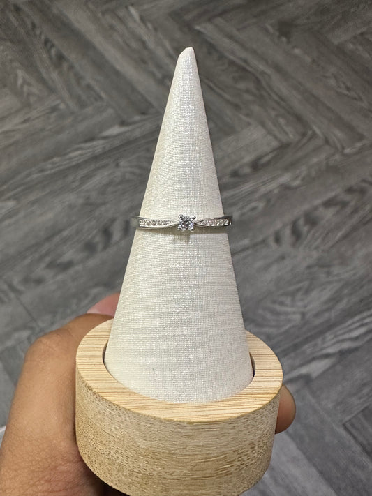Anillo promesa circon pequeño