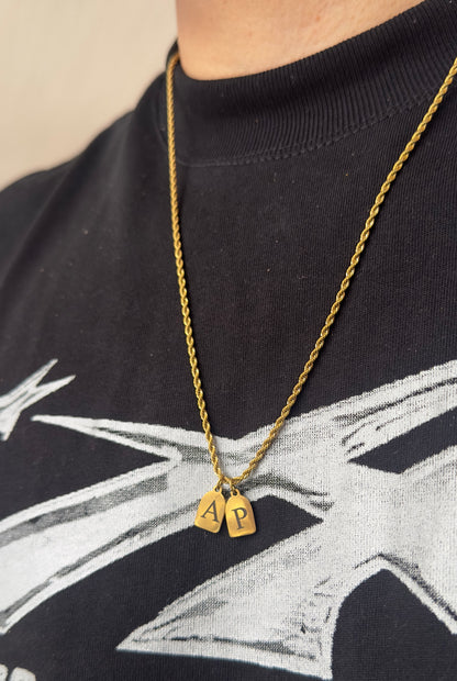 Cadenas personalizadas con inicial en dije rectangular pequeño