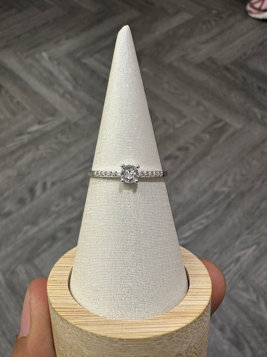 Anillo promesa circon mediando