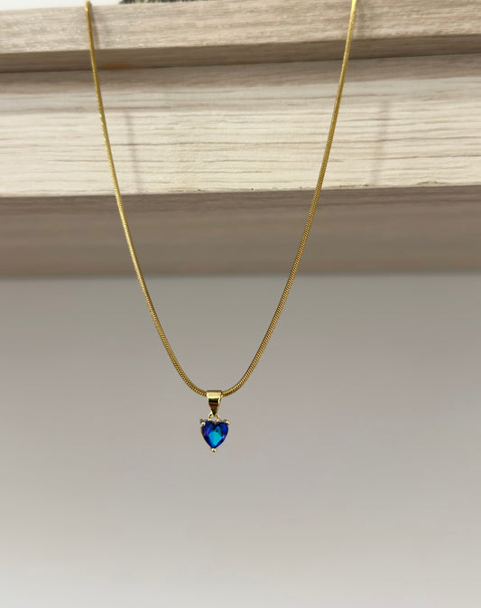 Cadena con dije en forma de corazón swarovski azul