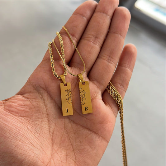 Cadenas personalizadas con dije largo corazón dorado