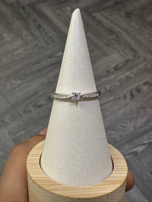 Anillo promesa circon pequeño
