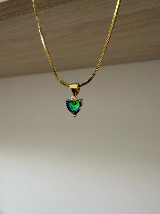 Cadena con dije en forma de corazón swarovski verde