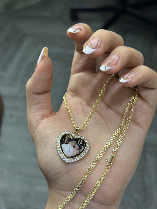 Cadena y dije corazón con fotografía en oro laminado