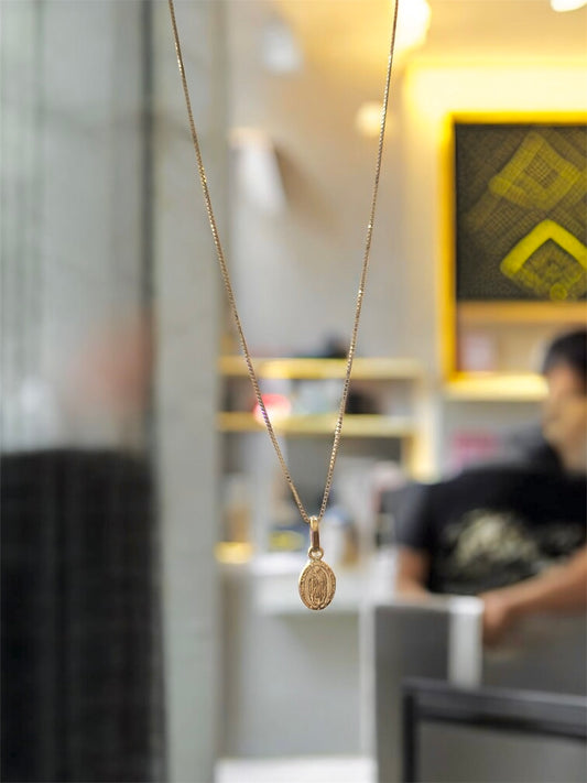 Cadena en plata bañada en oro rosa con dije de la virgen