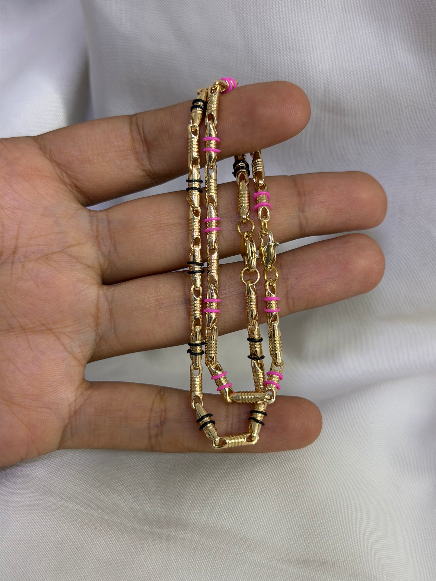 Pulseras en tejido rústico y con cauchos personalizadas