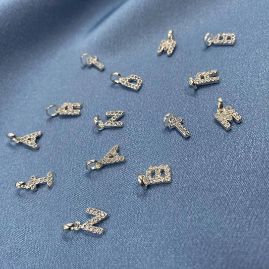 Cadena en plata con dije de inicial - Extravaganza accesorios