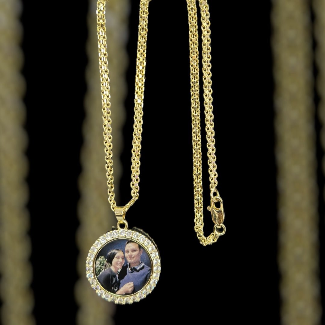 Cadena y dije circular en oro laminado personalizado con foto - Extravaganza accesorios