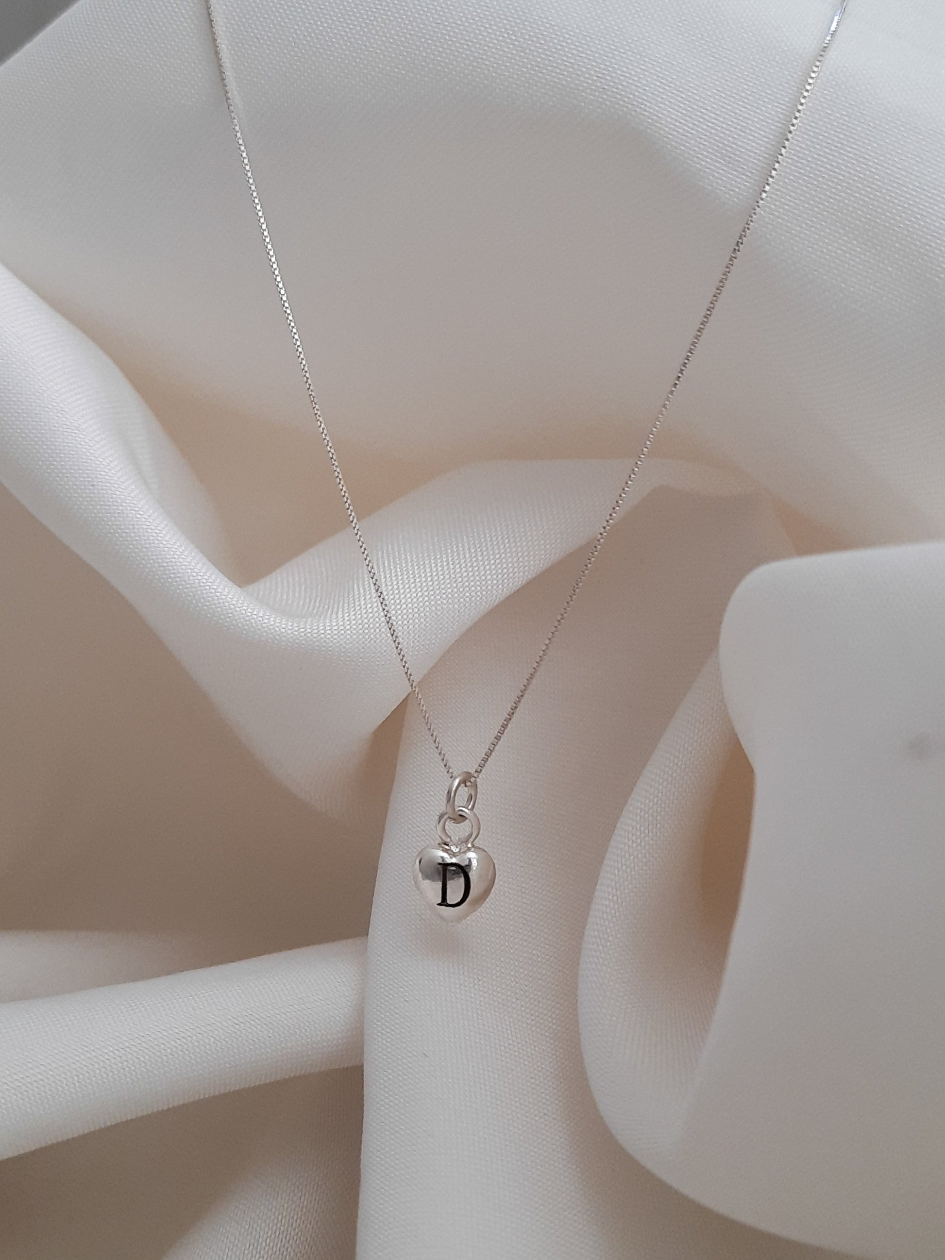 Cadena y dije corazon en plata + inicial - Extravaganza accesorios