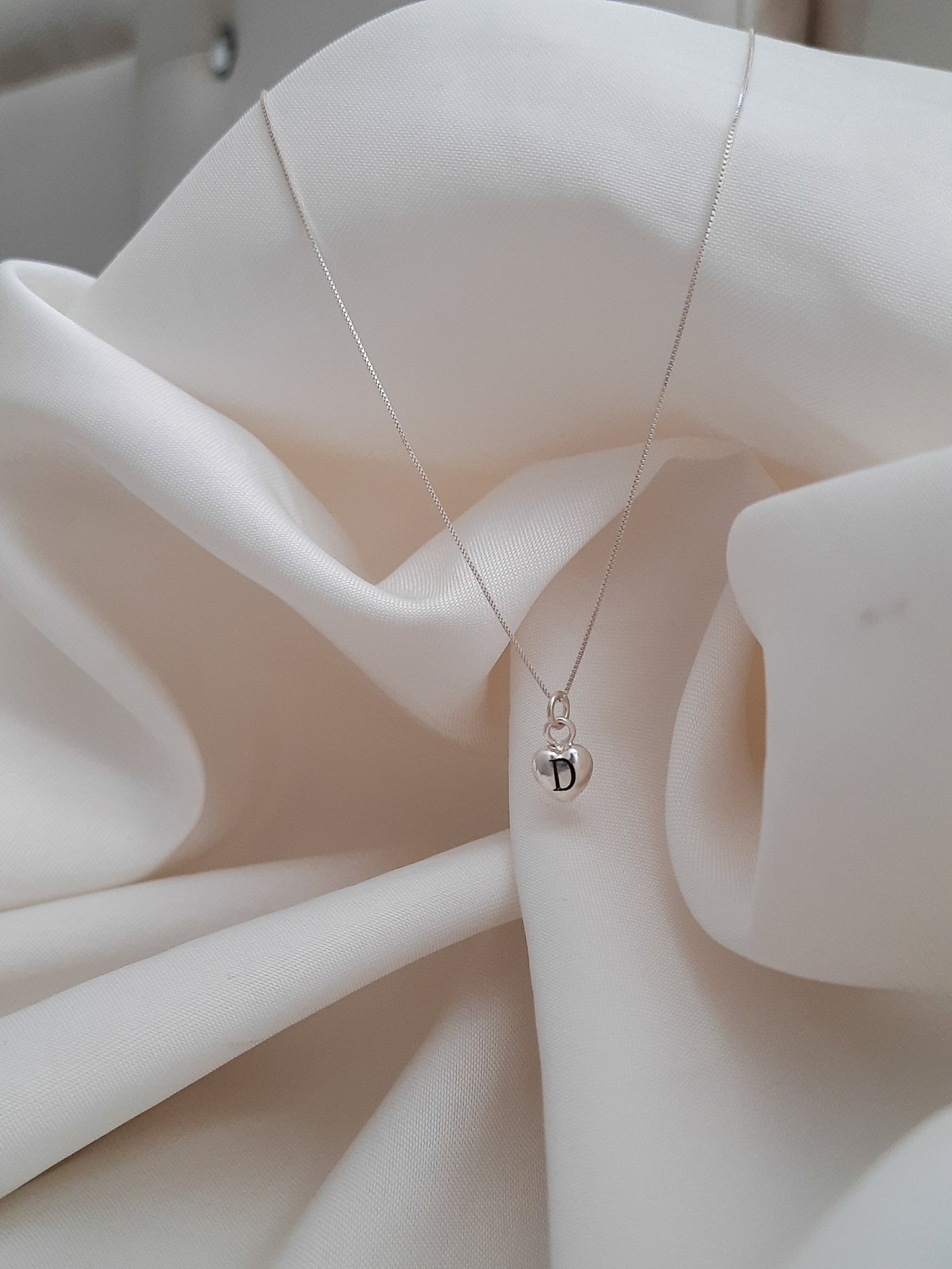 Cadena y dije corazon en plata + inicial - Extravaganza accesorios