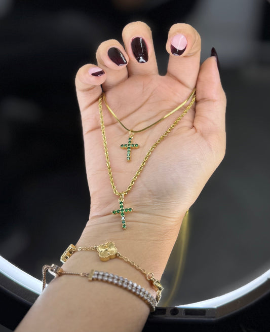 Cadenas y dije de cruz con circón verde (pareja) - Extravaganza accesorios