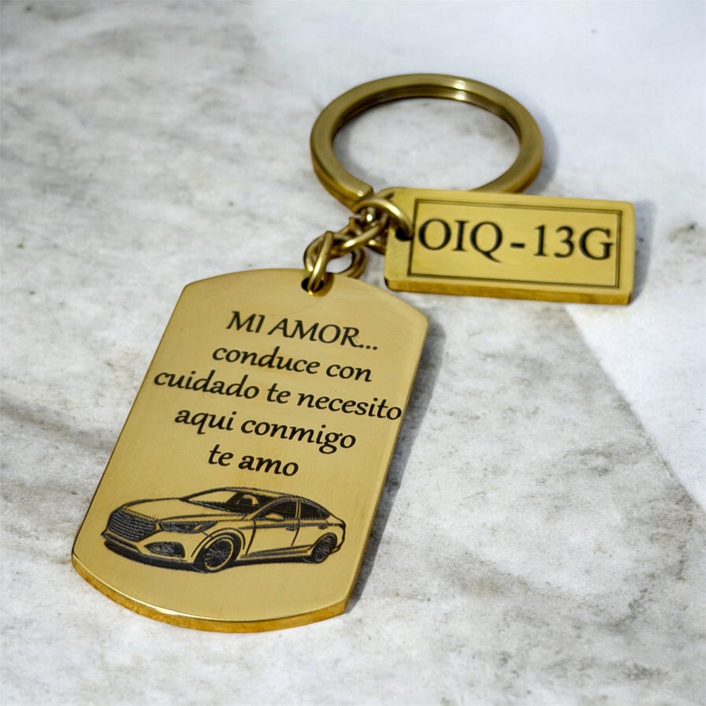 Llavero con placa dorada para carro - Extravaganza accesorios