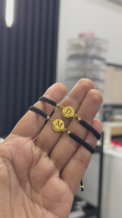Pulseras tejidas con dije centro personalizado