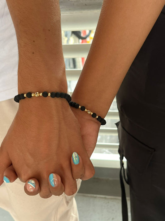Pulseras para Pareja en oro laminado personalizadas con tu inicial - Extravaganza accesorios