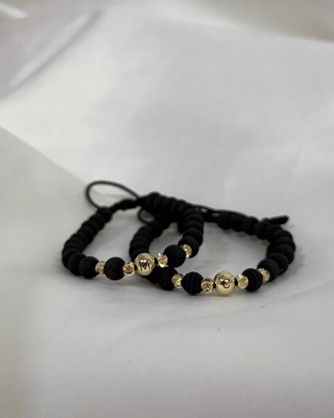 Pulseras pareja en oro laminado - Extravaganza accesorios