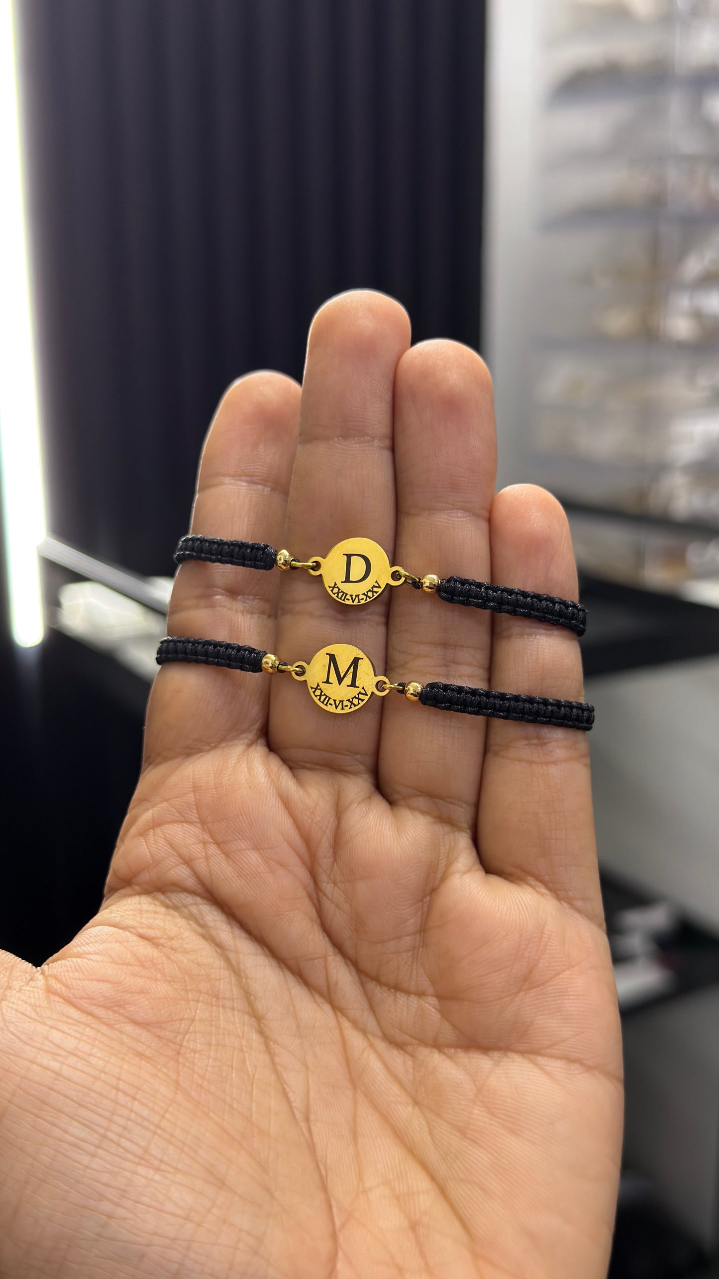 Pulseras tejidas con dije centro personalizado - Extravaganza accesorios