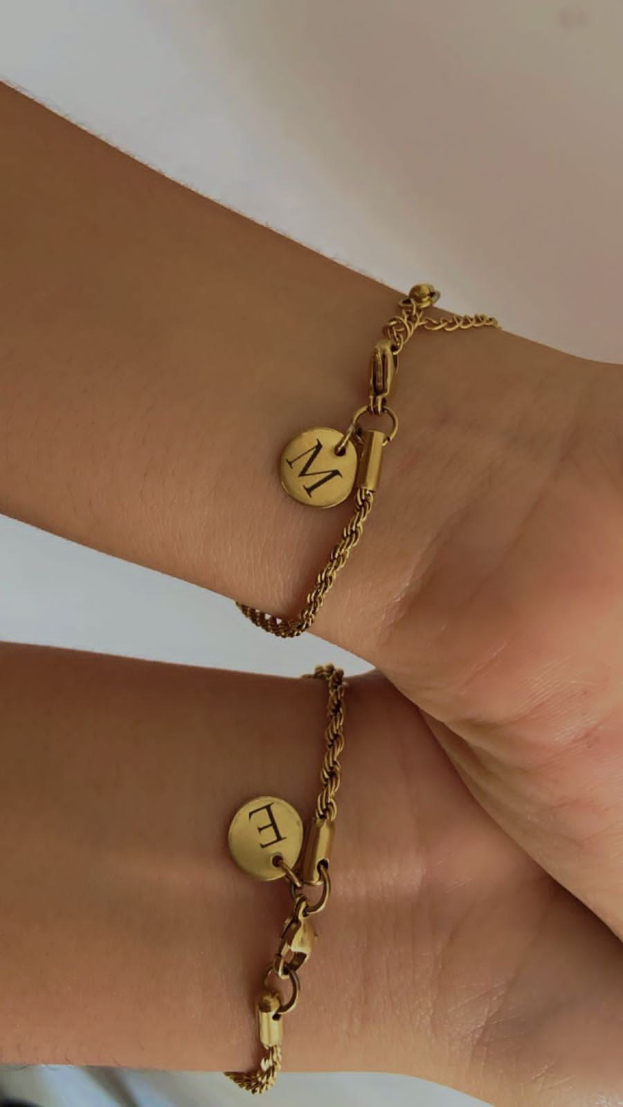 Pulsera lazo con iniciales (Dorado)