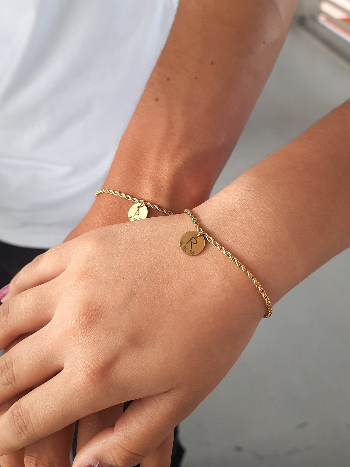 Pulsera lazo con iniciales (Dorado)