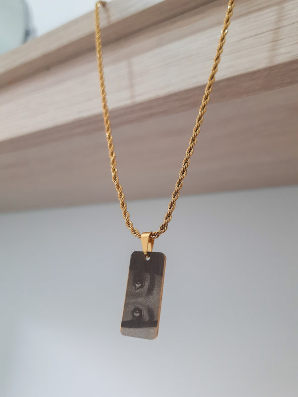 Cadena mirada dorada